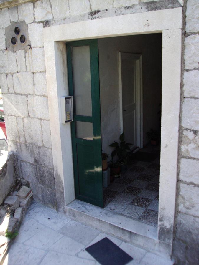 Studio Apartment Sretna Split Bagian luar foto
