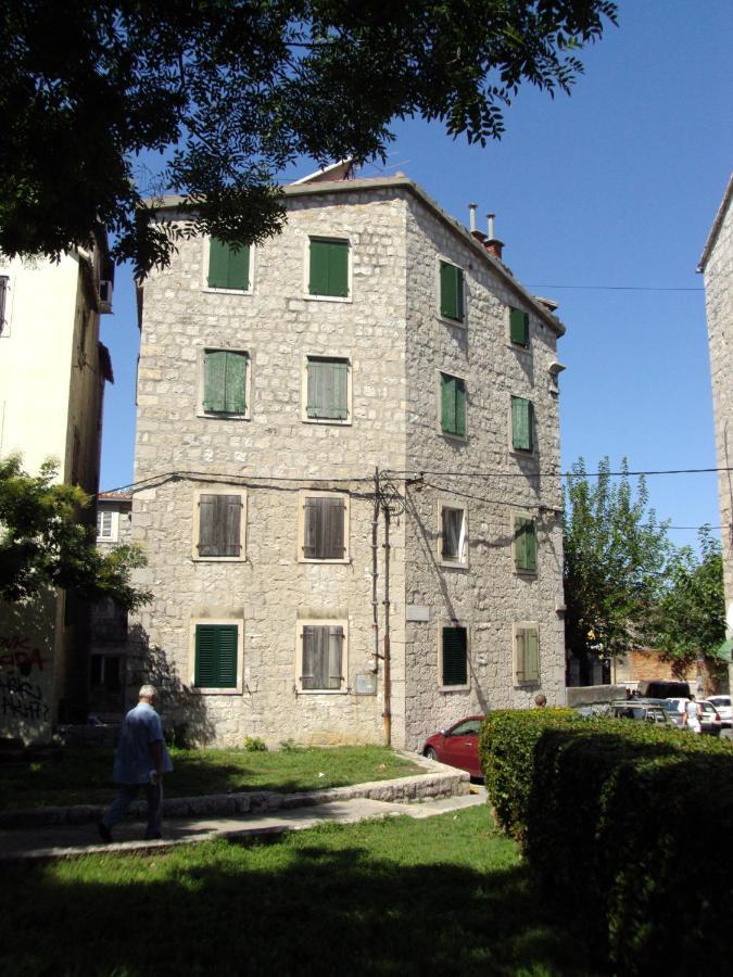 Studio Apartment Sretna Split Bagian luar foto