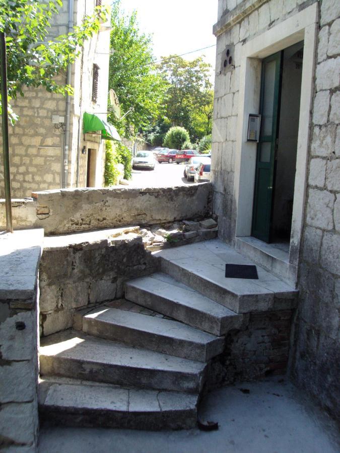 Studio Apartment Sretna Split Bagian luar foto