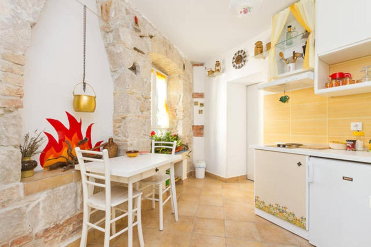 Studio Apartment Sretna Split Bagian luar foto