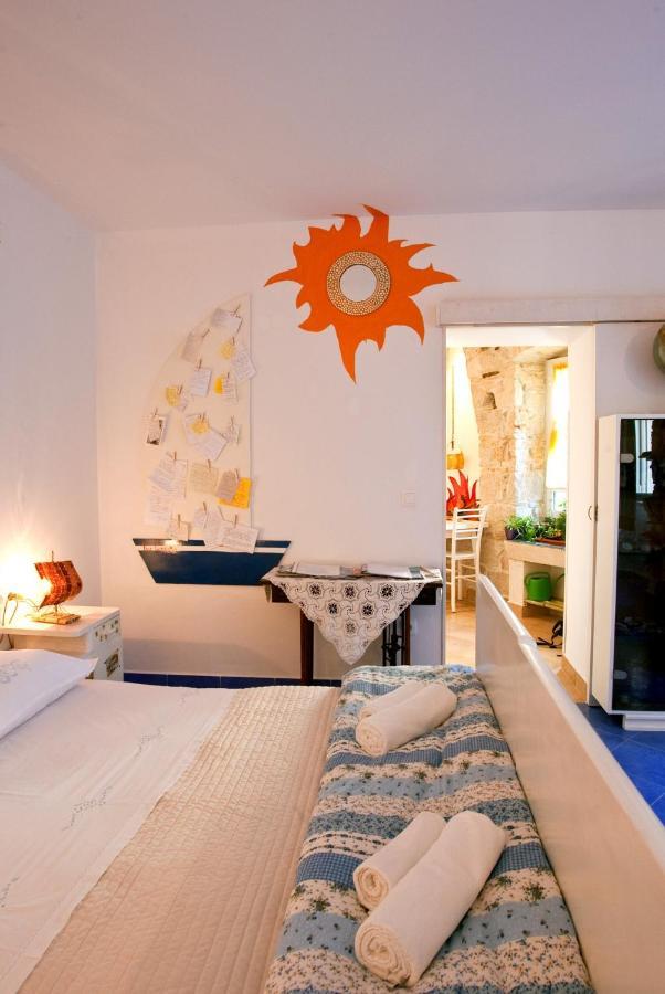 Studio Apartment Sretna Split Bagian luar foto