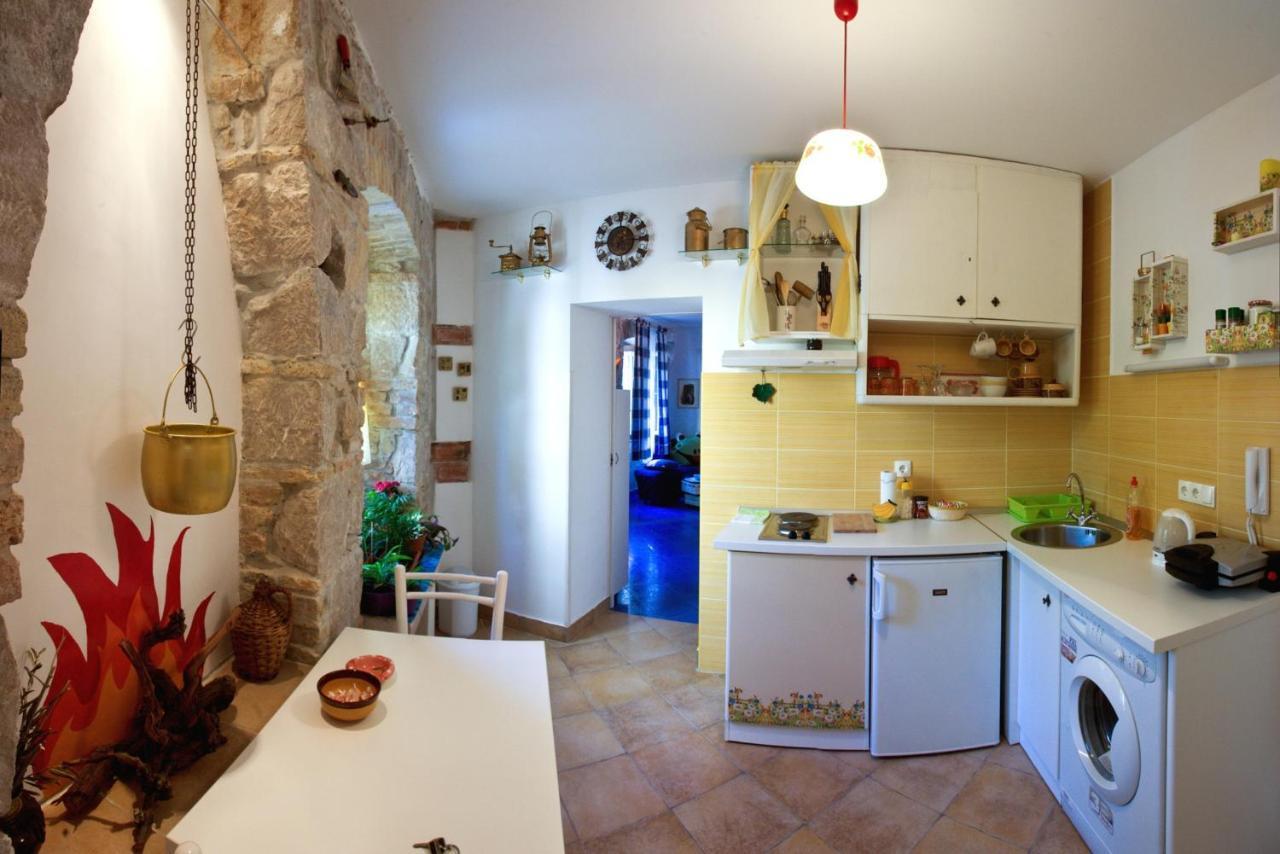 Studio Apartment Sretna Split Bagian luar foto