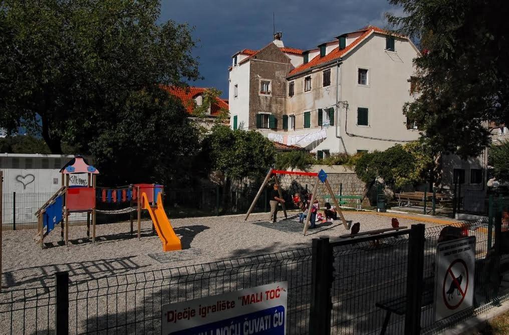 Studio Apartment Sretna Split Bagian luar foto