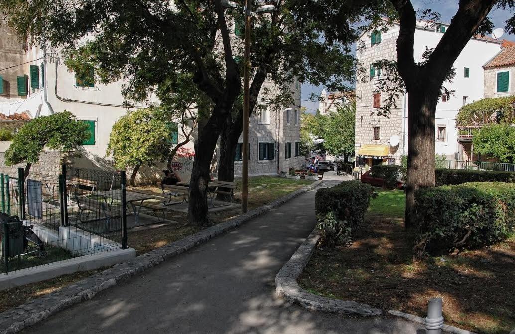 Studio Apartment Sretna Split Bagian luar foto