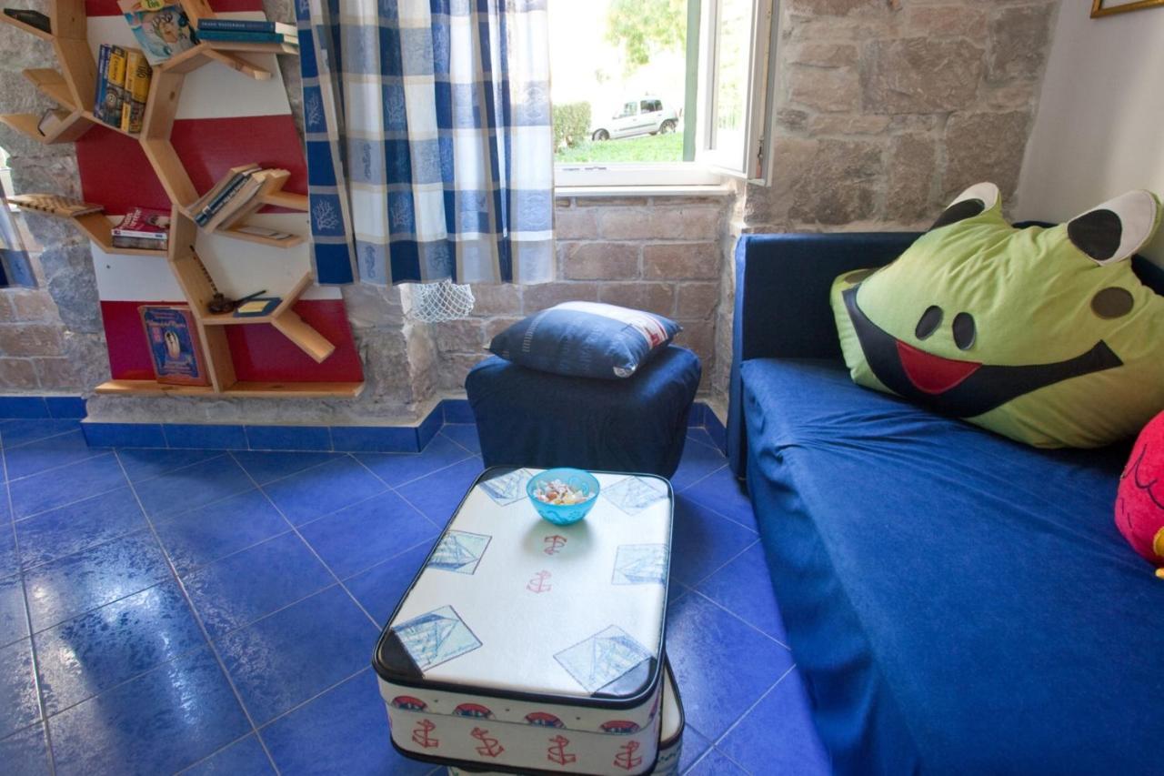 Studio Apartment Sretna Split Bagian luar foto