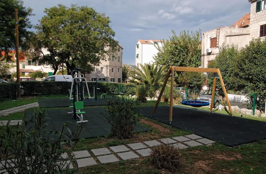 Studio Apartment Sretna Split Bagian luar foto